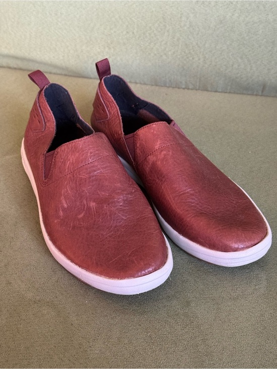 Merrell Shoes - Merrell womens Slip-On Loafers in Burgundy with White Sole